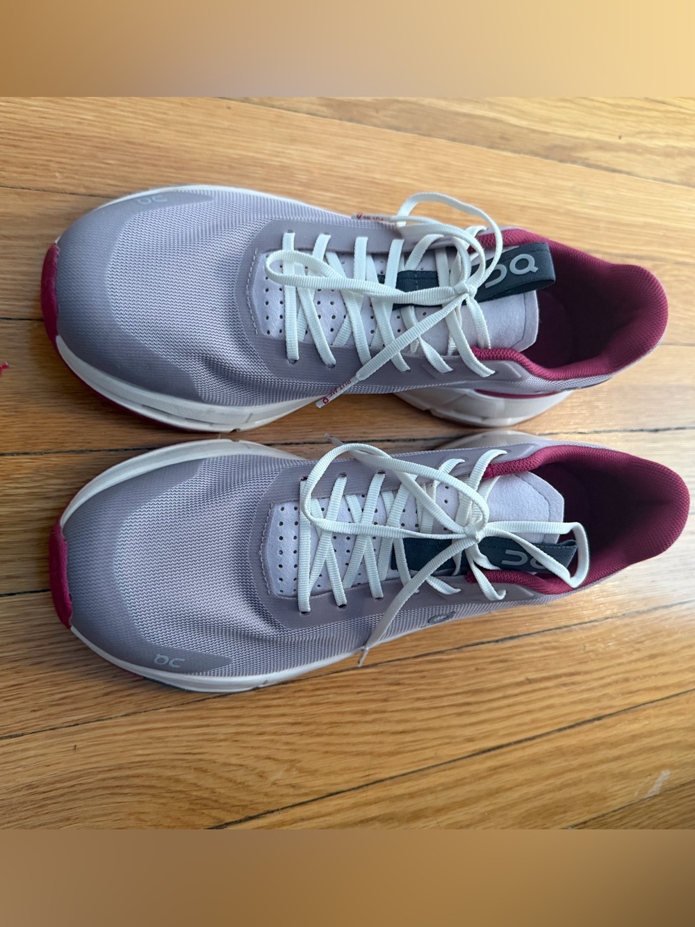 On Cloud Sneakers - Picture 2 of 4